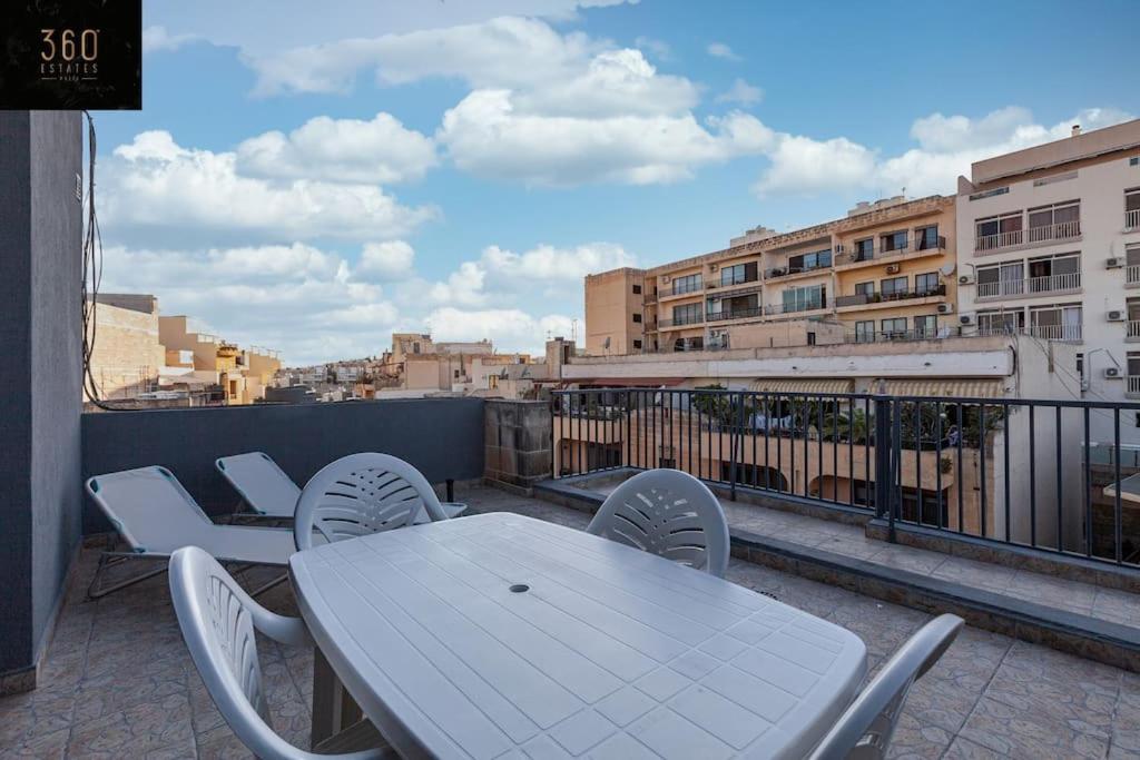 Comfortable Penthouse, Served With Lift, Wifi & Ac By 360 Estates Gzira Exterior foto